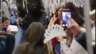 جشن تولد در مترو