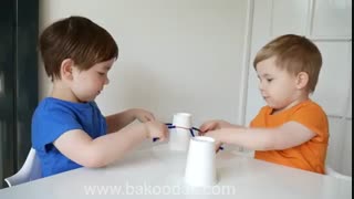 به جای ایجاد رقابت بین کودکانتان، به آنها کار تیمی را آموزش دهید.