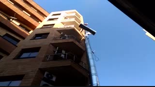 پایین آوردن دودکش های آشپزخانه از ارتفاع با طناب-آریا سازه ارتفاع البرز