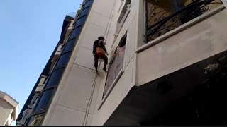 رنگ آمیزی نمای ساختمان در ارتفاع بدون داربست -آریا سازه ارتفاع البرز