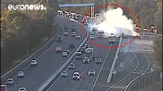 نجات معجزه آسای یک اتوبوس مدرسه از برخورد با کامیون