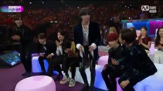 GOT7 MAMA 2017 لحظه برنده شدن پسرای گات سون برای جایزه world wide performer" پارت 1 "