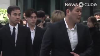 یونگ سنگ و کیوجونگ به همراه بقیه آیدول ها به مراسم خاکسپاری جونگهیون رفتن