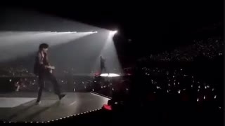 EXO PLANET #1 – THE LOST PLANET (اجرای محشر آهنگ Black Pearl اکسو)