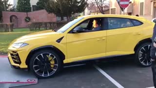 لامبورگینی زیبا و  شاسی بلند urus