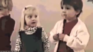 انگار لولوخرخره دیده ...