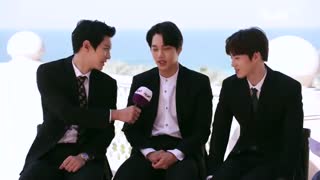 بکهیون و کای معادل جملاتشون رو به عربی تلفظ می کنن ^_^ اکسو EXO دوبی