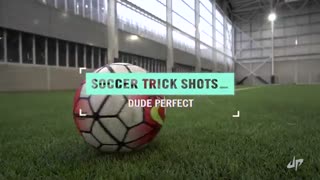 ترفندهای نمایشی با توپ فوتبال