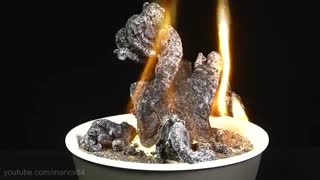 آزمایش جالب با استفاده از شکر، جوش شیرین، و بنزین فندک