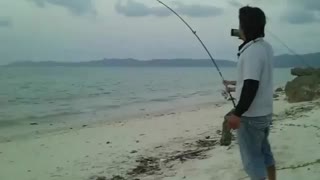 زیباترین فیلم ماهیگیری در ساحل دریا