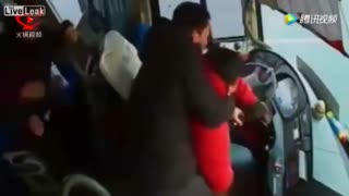 راننده اتوبوس هنگام رانندگی در پشت فرمان میمیرد.