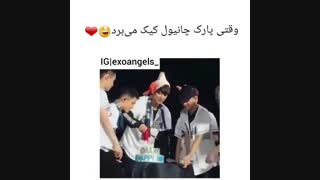 یکی بیاد به این چانیول کیک بریدن یاد بده .....