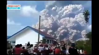 لحظه فوران عظیم آتش‌فشان سینابونگ اندونزی