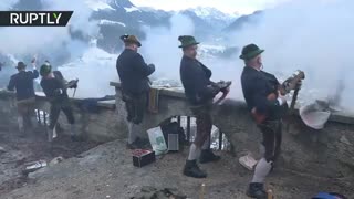 رسم عجیب آلمانی: تیراندازی در هنگام کریسمس