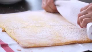 رول توت فرنگی