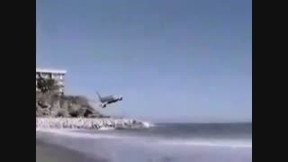 هواپیمای مسافربری مجبور به فرود در آب