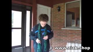 آموزش شعبده بازی - رد شدن شال از گردن