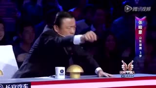 بچه ی سه ساله ای که خیلی باحال میرقصه!!!