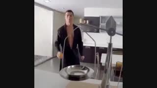 یک روز عادی. خونع رونالدو اینا