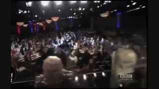 دختر چارلی چاپلین عصای پدرشو ب کمدین سال میده و .... ببینید چی میشه _._