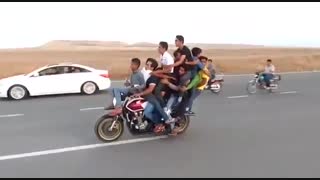 وقتی همه با هم می خوان از سفر برگردن ولی بلیت گیر نمیاد