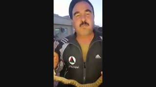 خوردن مار زنده توسط کماندو ایرانی