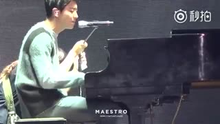 اهنگ all of me همراه با پیانو زدن چانیول ♥️