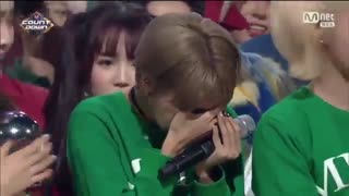 اولین برد گروه MOMOLAND در m countdown (گروهشون تازه دیبوت کرده) چقد خوشال شدن! ( مومولند )