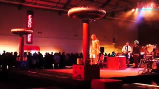 آهنگ با پیچه ی تسلا