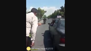 حمله وحوش سد معبر شهرداری به مأموران پلیس راهور!!!
