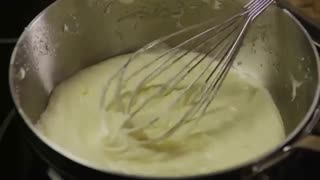 طرز تهیه سس آلفردو با شیر به روش ساده خانگی