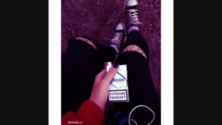 عروسک قشنگ من قرمز پوشیده؛رو بازو های یه نفر دیگه خوابیده...