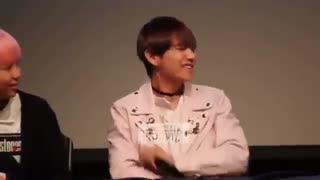 وقتی حواسشون پرت میشه و خودشونو میزنن ....Kpop funny bts twice snsd exo got7
