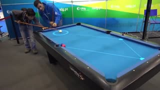 میز بیلیارد با قابلیت پیش بینی و نمایش جهت حرکت توپ