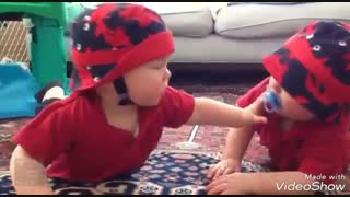 کلیپ خنده دار و بامزه از شیرینی کاری های بچه ها