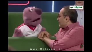 جناب خان : ایستاده به احترام انزلی و ملوان