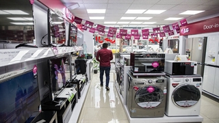 بازار ملتهب لوازم خانگی و افرادی که از این آب گل آلود ماهی می گیرند