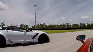 درگ شورلت کوروت ZR1 با مکلارن 720S