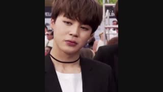 jiminباخودش چه فکری میکنه جلو دوربین اینطوریه?