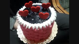 بچه ها اینم کیک تولدم.(خودم درستش کردم)