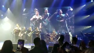 اجرای زنده محسن یگانه بهت قول میدم(Mohsen Yeganeh - Behet Ghol Midam)