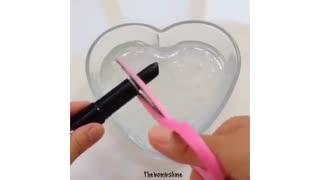 رنگ کردن اسلایم با رژ لب :|