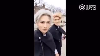 سلفیه هوآنگ سره کارش(سری عکسای کاسپلیع in the midnight همرا یی چان