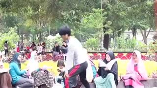 وقتی اهنگ مورد علاقت توی خیابون پلی میشه
