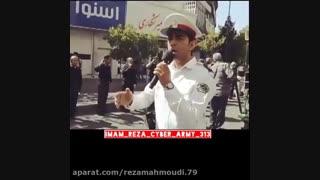 مداحی پلیس وسط خیابان