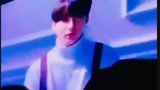 بازی کردن تهیونگ با خرگوشش✴vkook✴