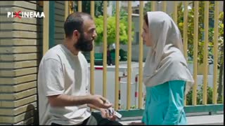 فیلم تابستان داغ ، ملاقات فرهاد و نسرین (پری‌ناز ایزدیار) در جلوی بیمارستان